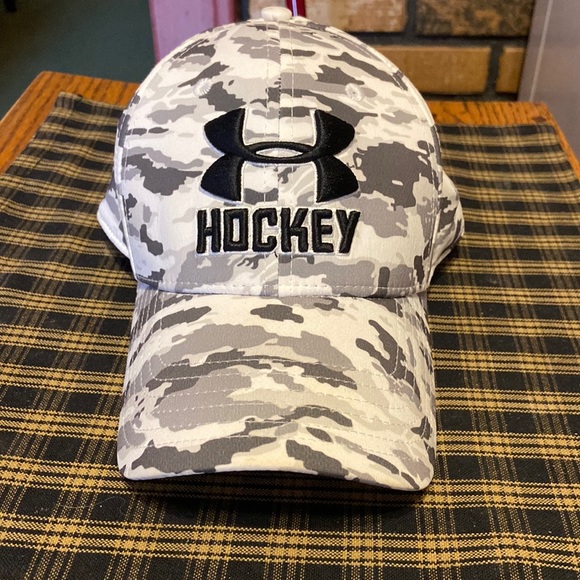 Under Armour Other - White camo under armour hockey hat LG/XL